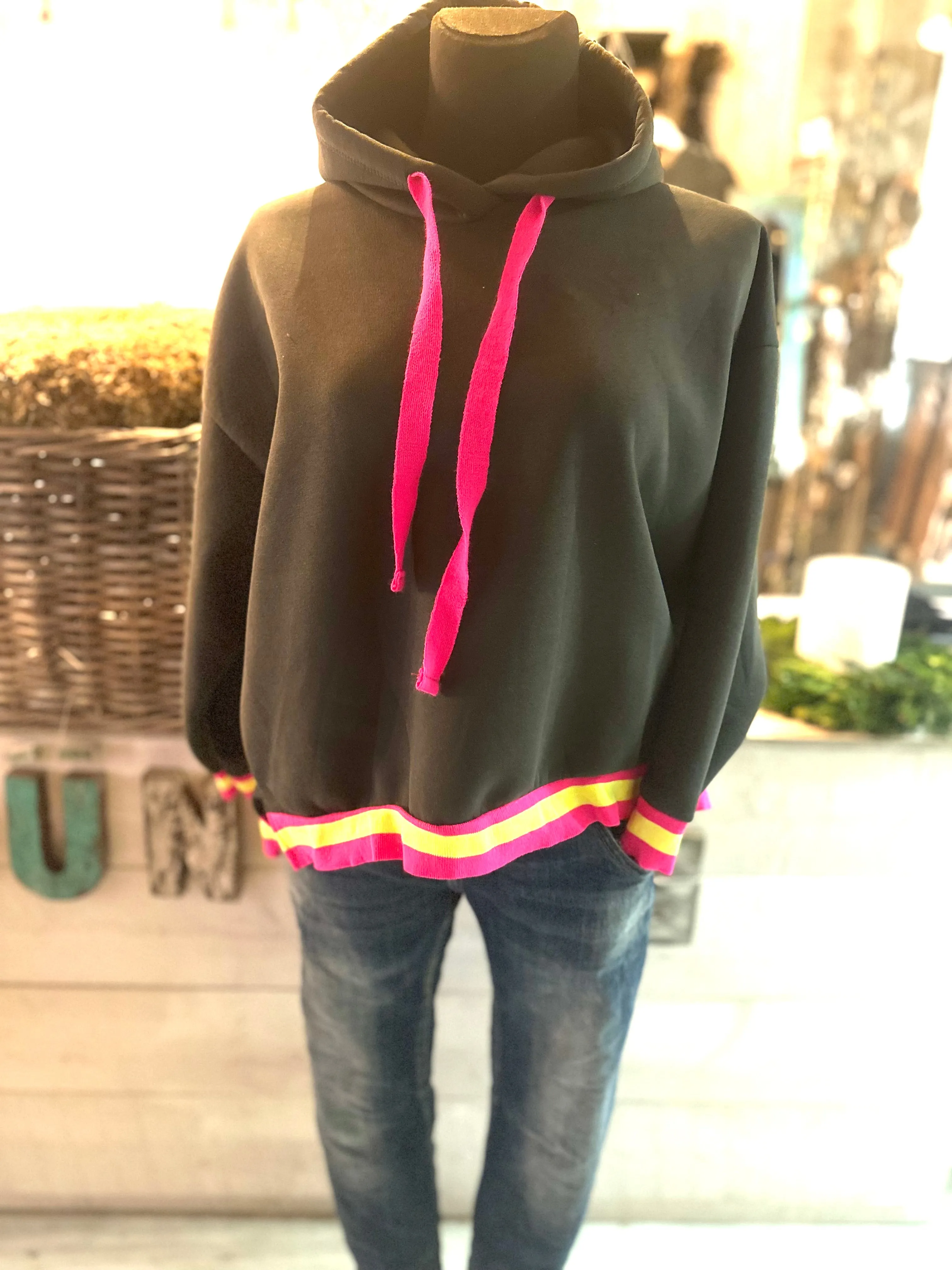 Hoodie mit bunten Bündchen
