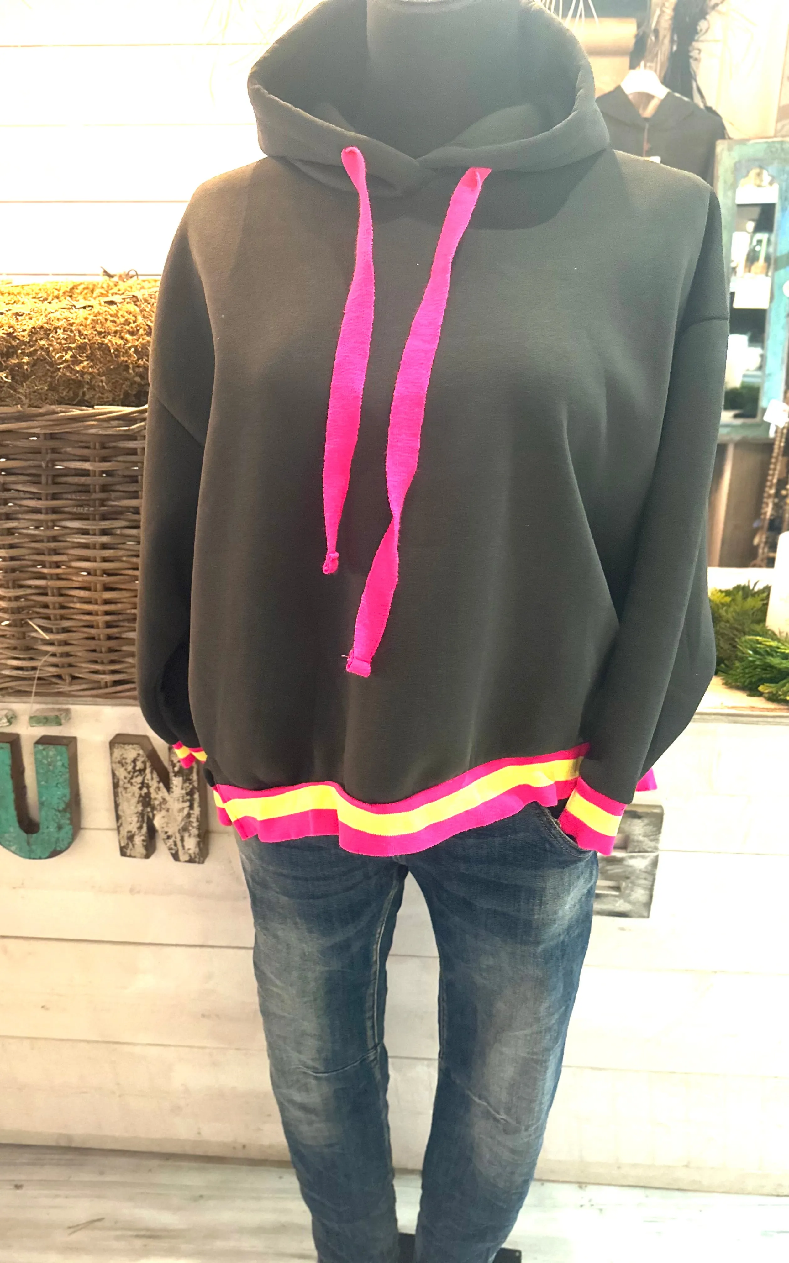 Hoodie mit bunten Bündchen