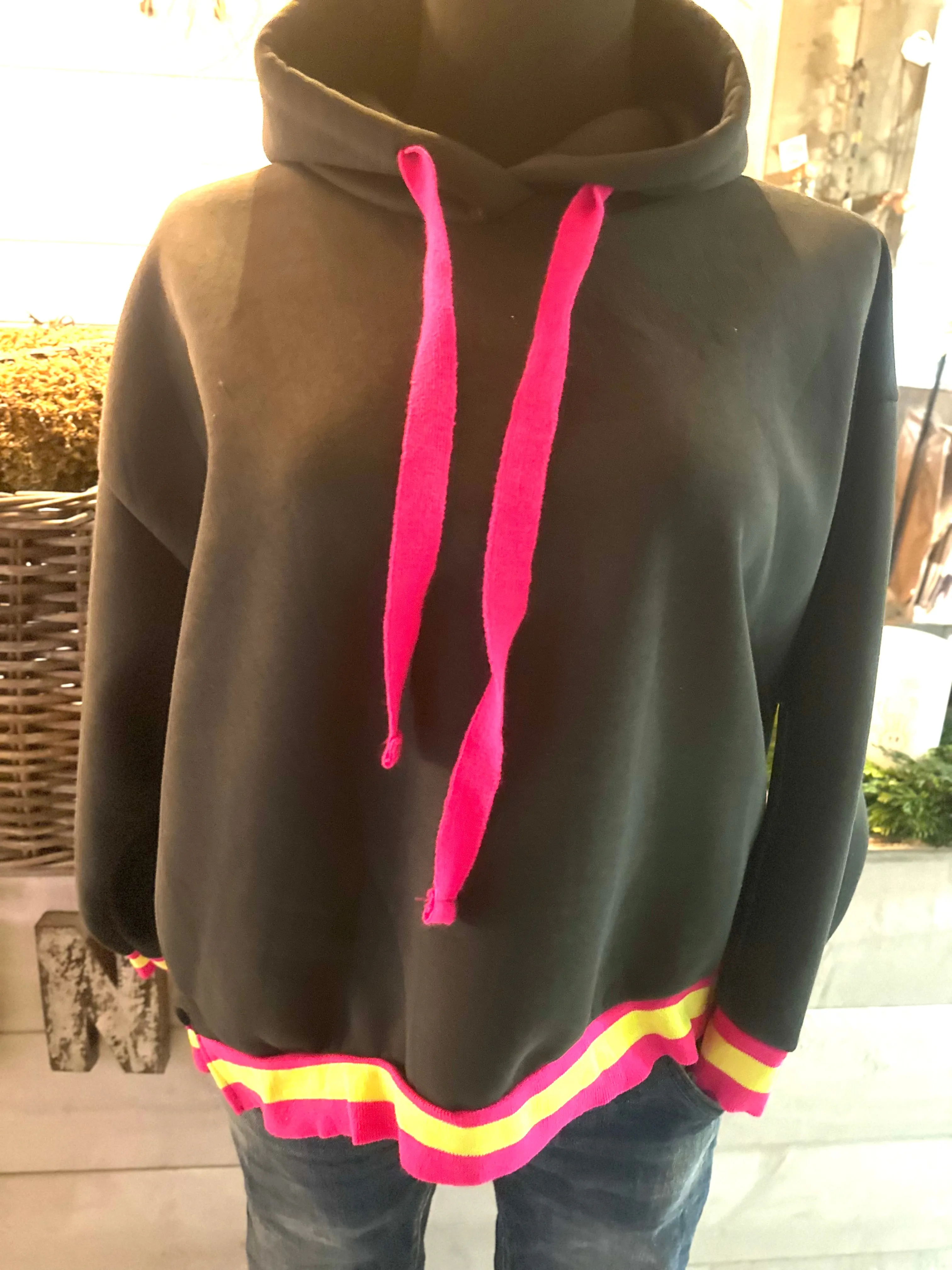 Hoodie mit bunten Bündchen